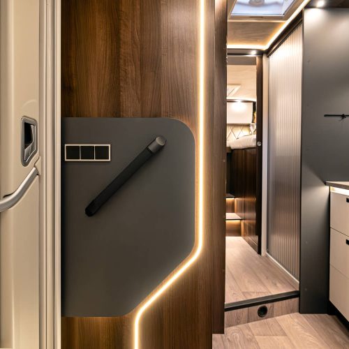 Widok na salon w Masuria 780 TL - wersja kolorystyczna Noce Symphony